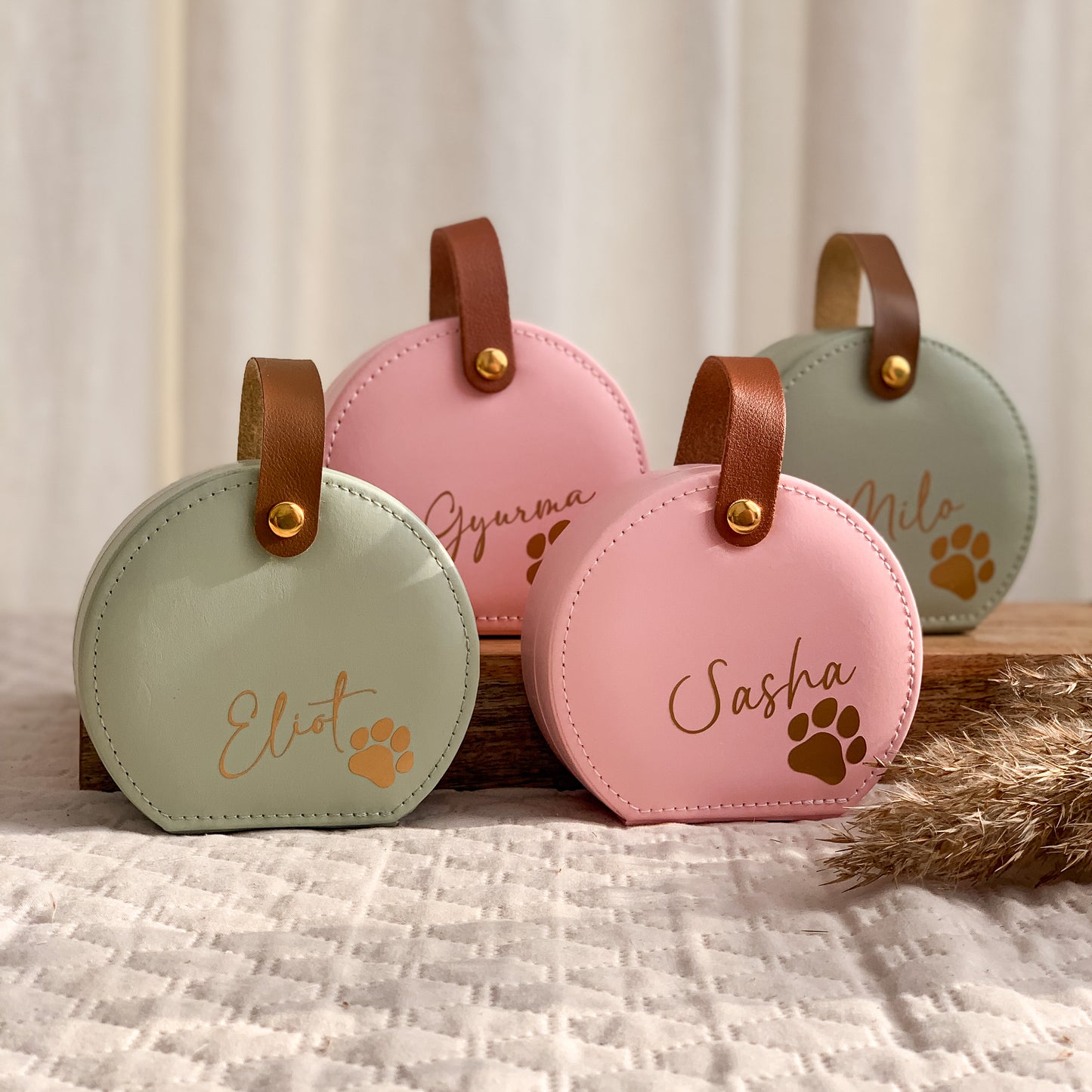 Moxy tags - VIP Bilétatartó doboz egyedi felirattal - kicsi