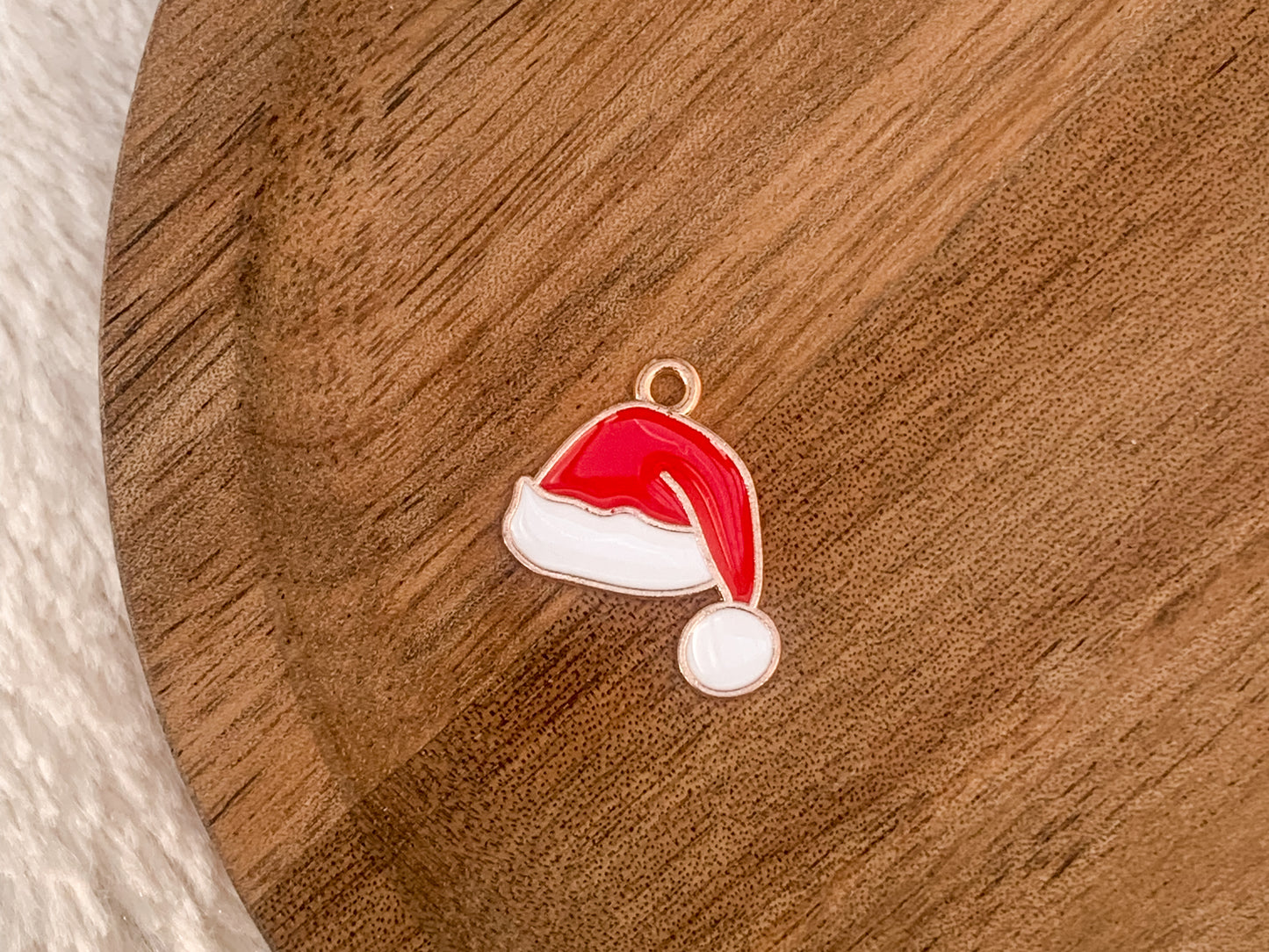 Moxy tags - Charm - mikulás sapka