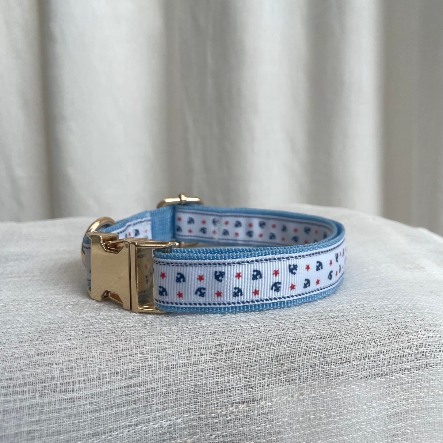 Paw charm - white