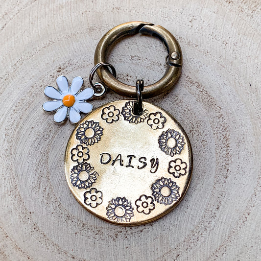 Moxy tags - Daisy -  kézzel készült egyedi kutyabiléta