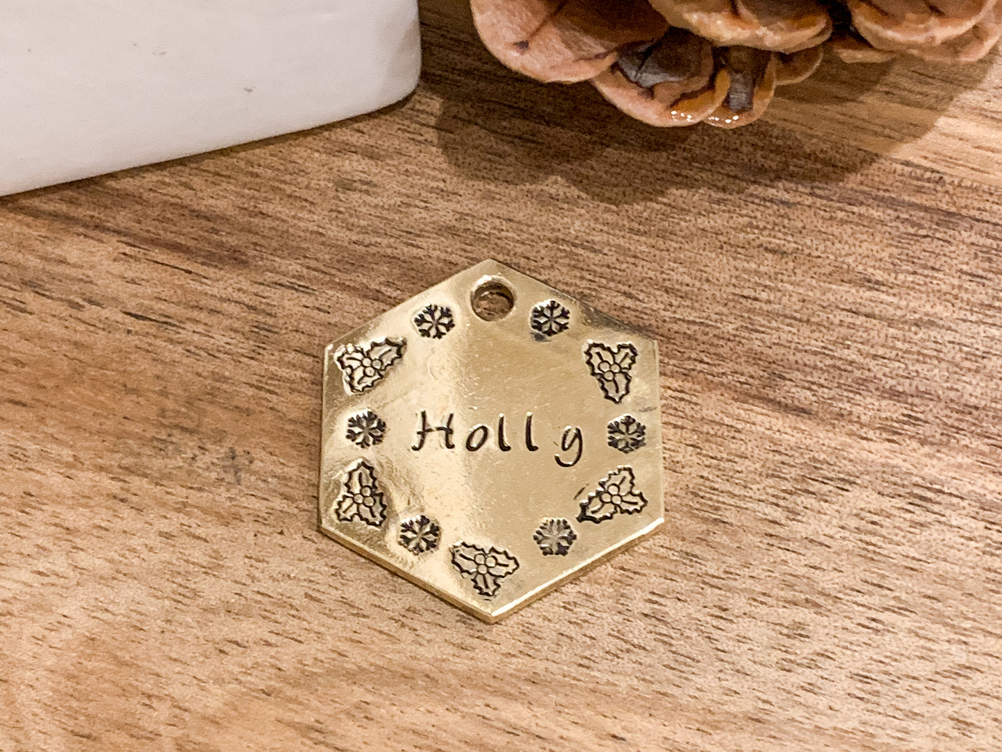 Moxy tags - Holly-  kézzel készült egyedi kutyabiléta