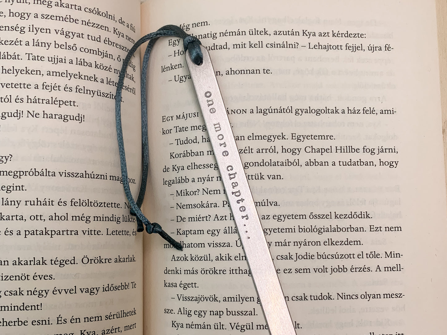 Moxy tags - egyedi könyvjelző - One more chapter