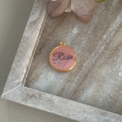 Rosie Blush - egyedi epoxy kutyabiléta