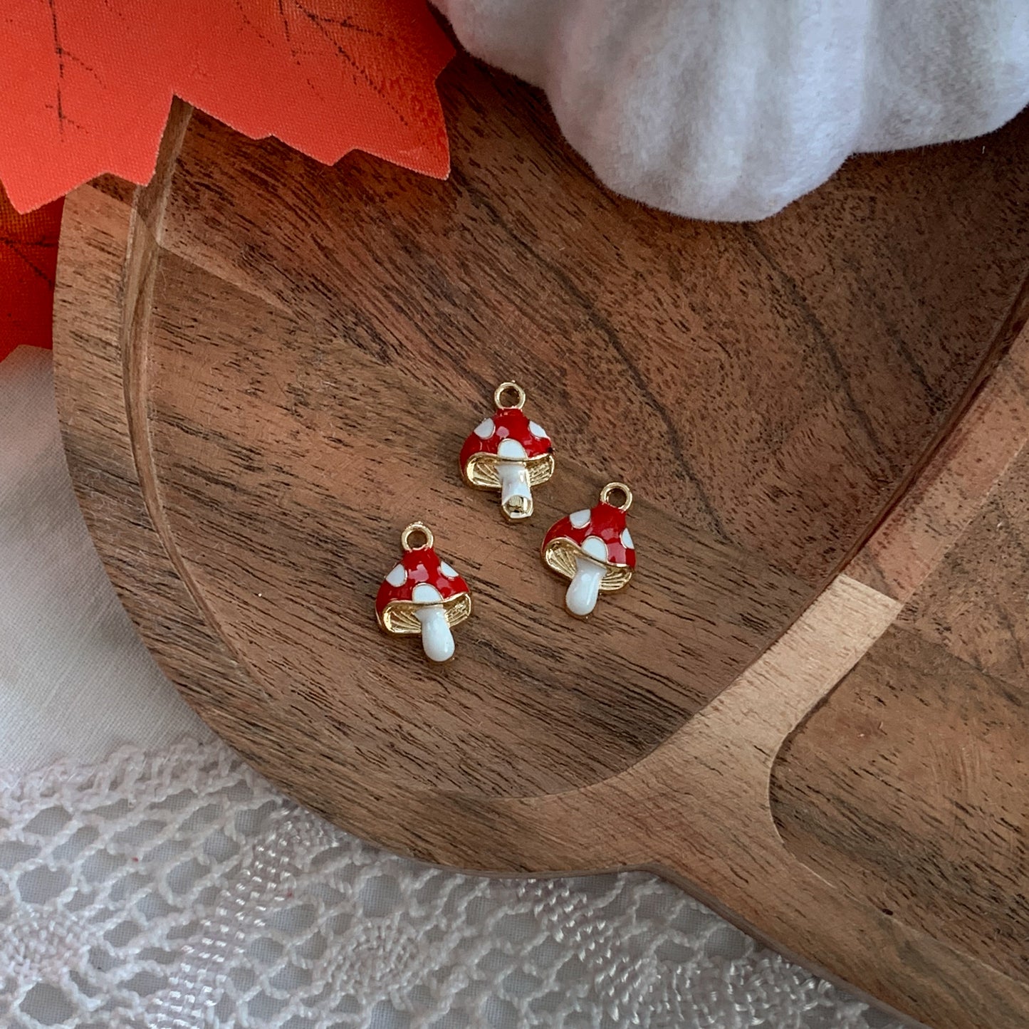 Gomba charm