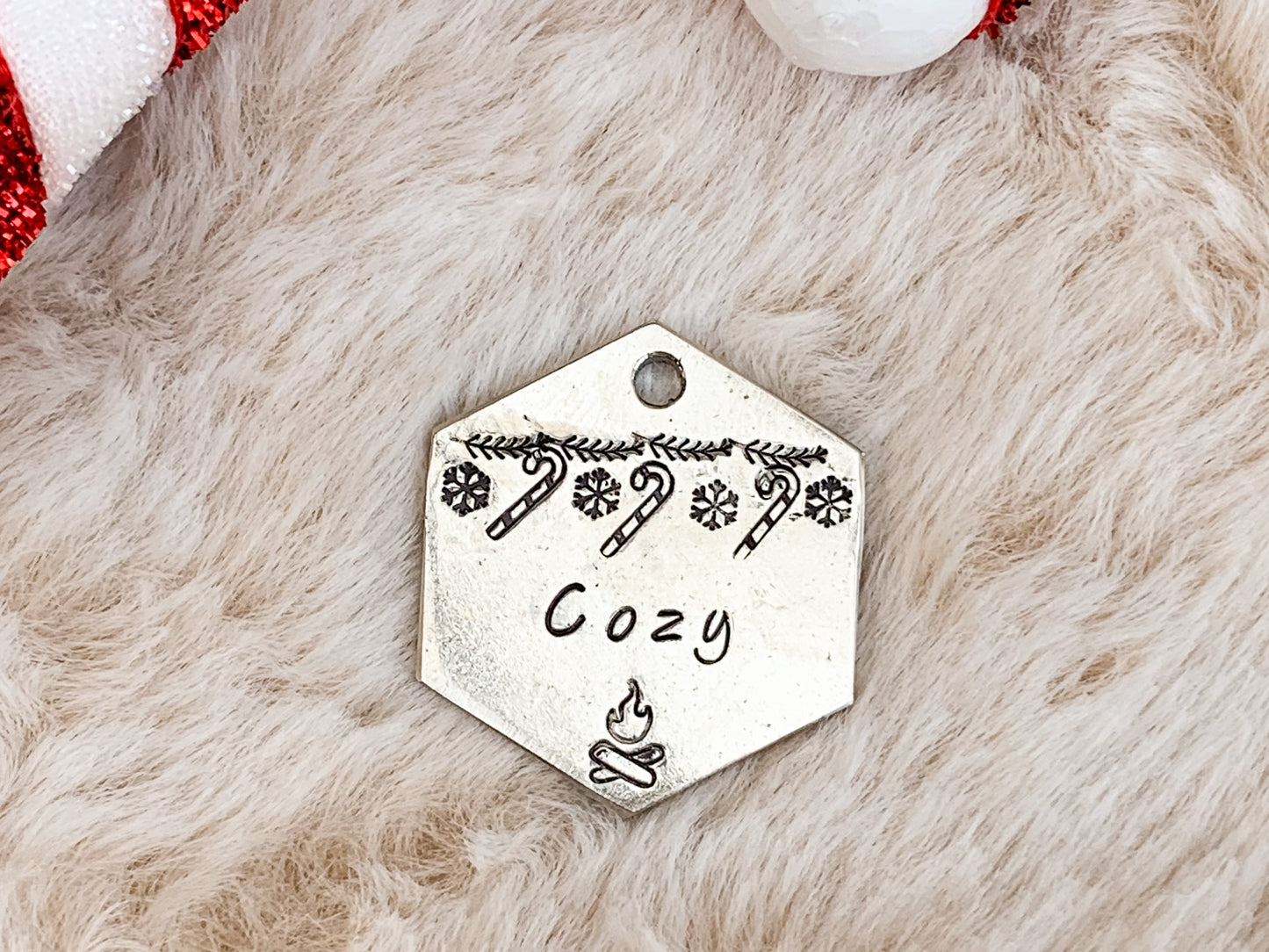 Moxy tags - Cozy -  kézzel készült egyedi kutyabiléta