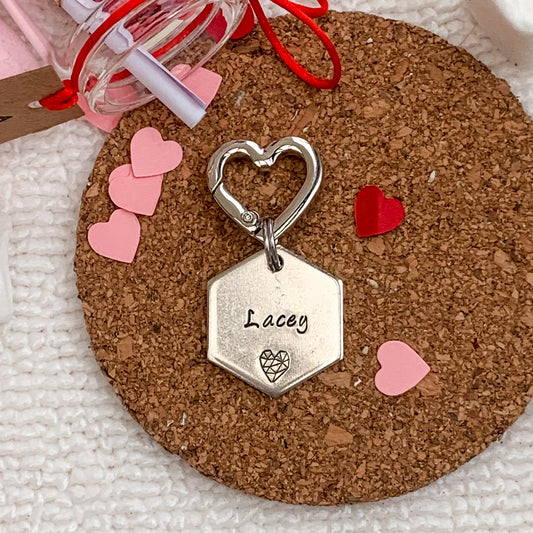Moxy tags - Lacey -  kézzel készült egyedi kutyabiléta
