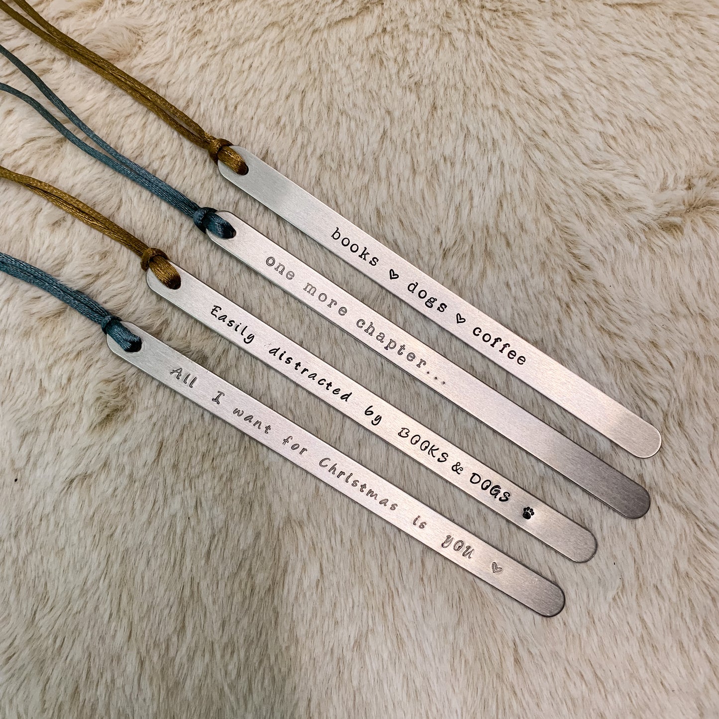 Moxy tags - egyedi könyvjelző - One more chapter