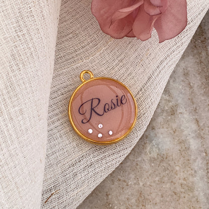 Rosie Blush - egyedi epoxy kutyabiléta
