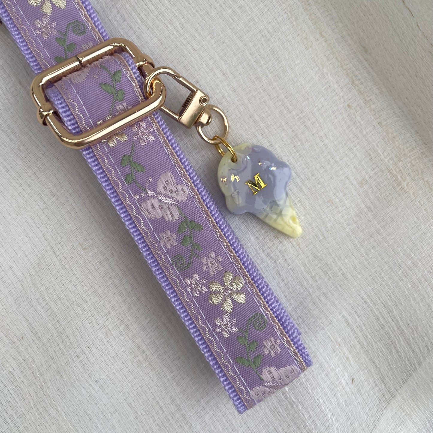 Paw charm - white
