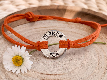Moxy tags - Daisy -  kézzel készült egyedi feliratos karkötő csúszócsomóval