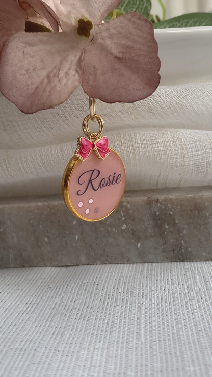 Rosie Blush - egyedi epoxy kutyabiléta